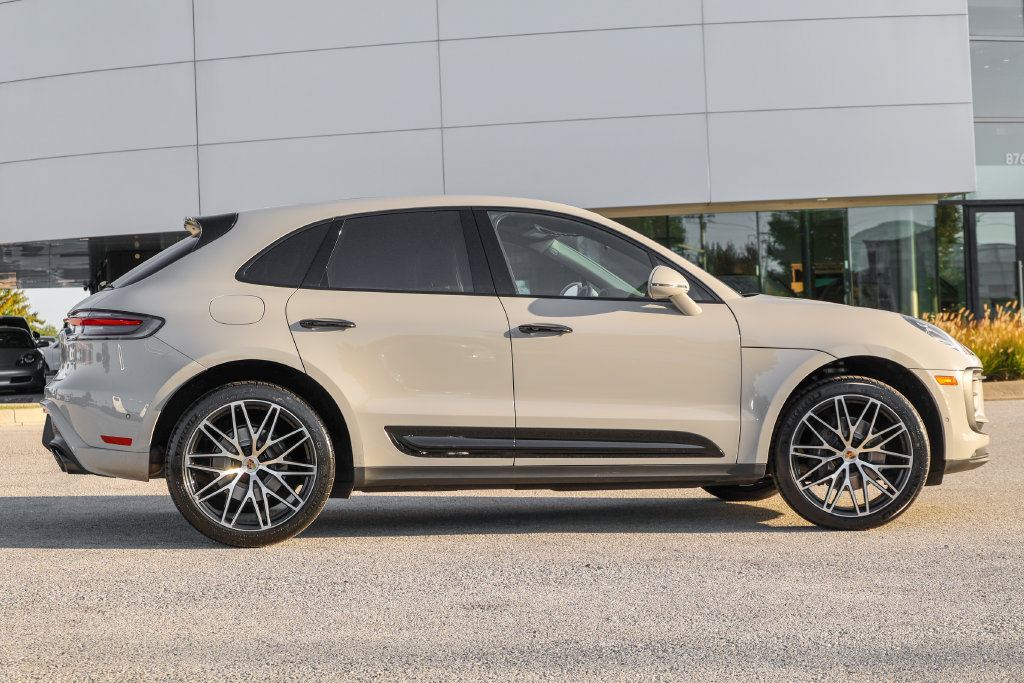 Certified 2023 Porsche Macan Turbo AWD/4WD image 17