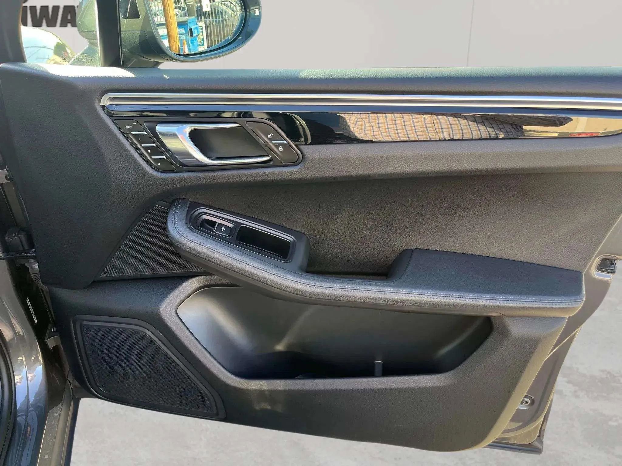 Used 2016 Porsche Macan S image 31