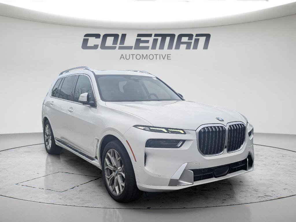 Used 2025 BMW X7 xDrive40i AWD/4WD image 3