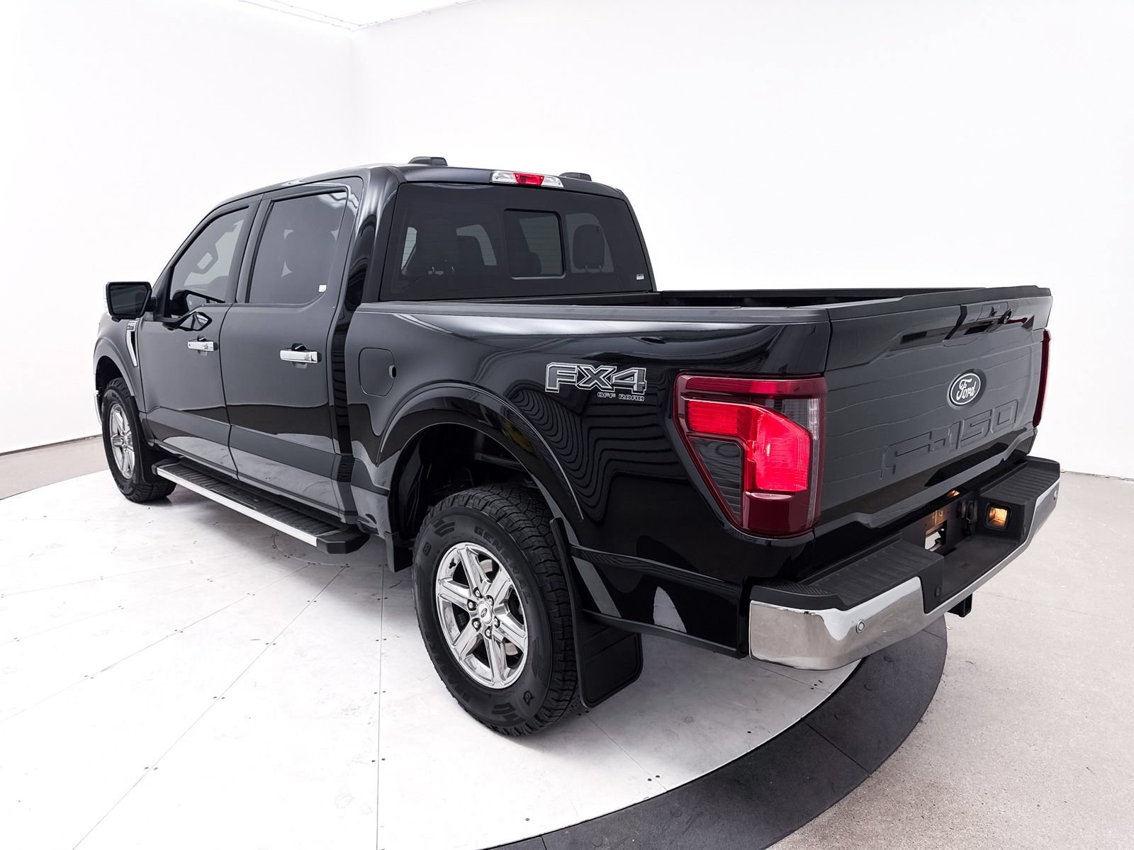 Used 2025 Ford F150 XLT w/ Equipment Group 302A MID AWD/4WD image 16