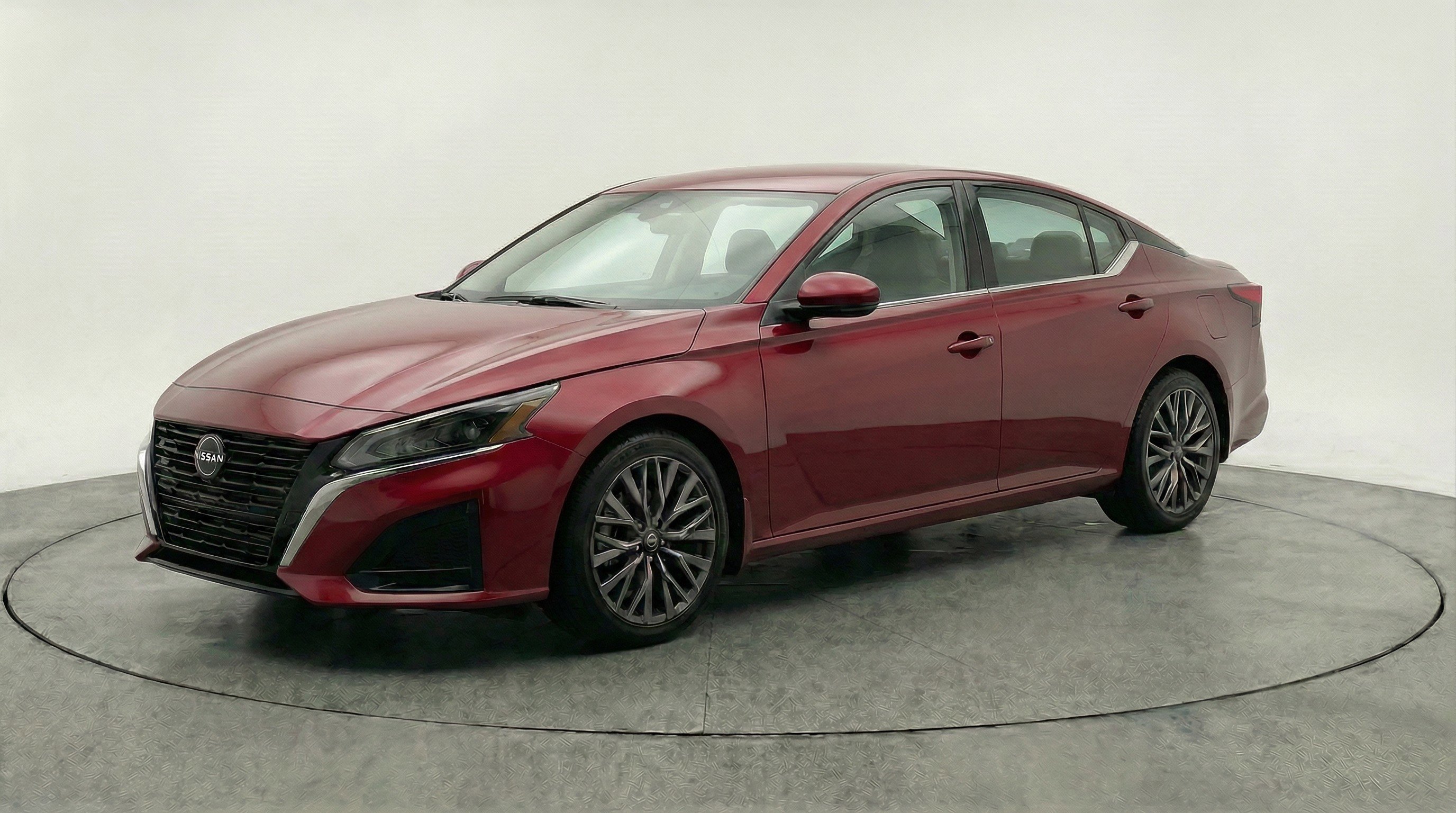 Used 2025 Nissan Altima 2.5 SV FWD image 3