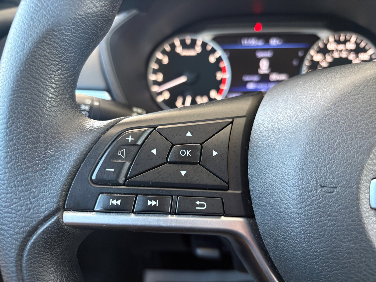 Used 2022 Nissan Altima 2.5 SV FWD image 16