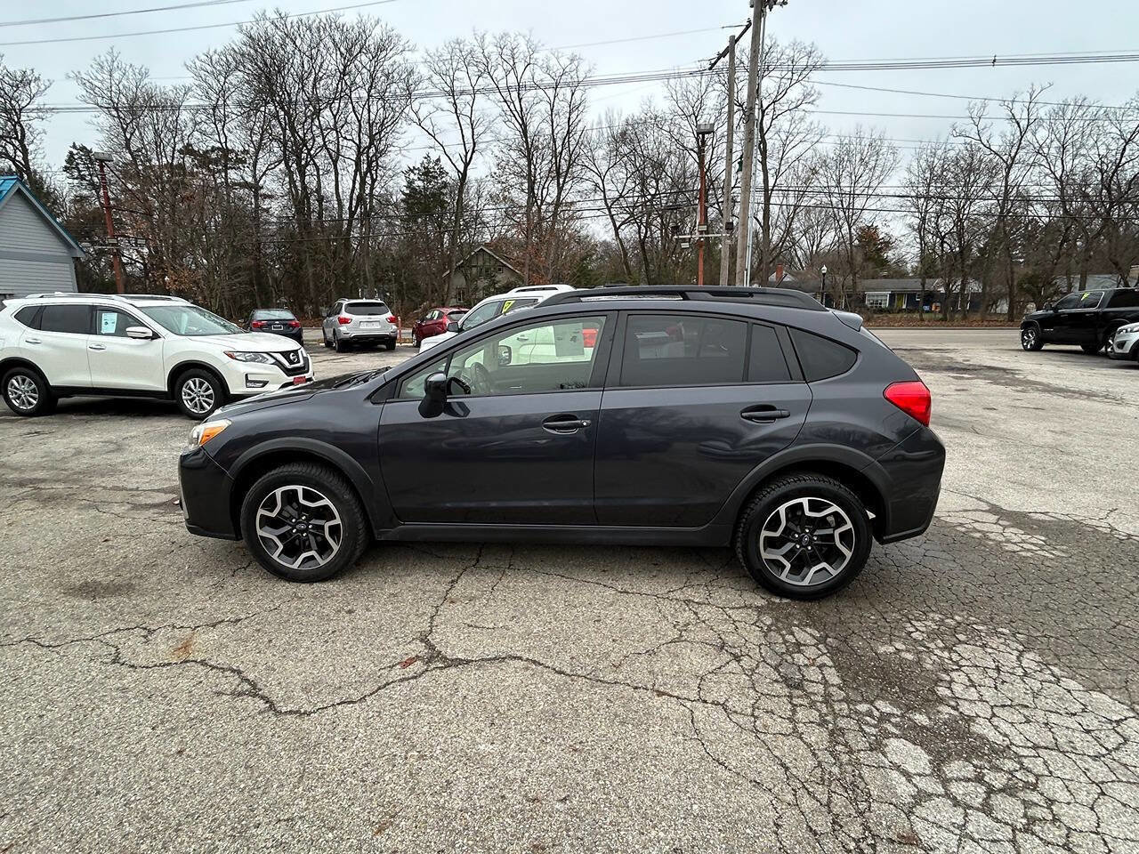 Used 2017 Subaru Crosstrek 2.0i Premium w/ Moonroof Package image 4