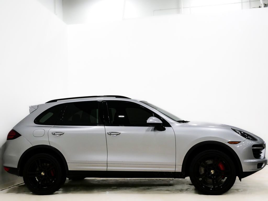 Used 2014 Porsche Cayenne Turbo image 5
