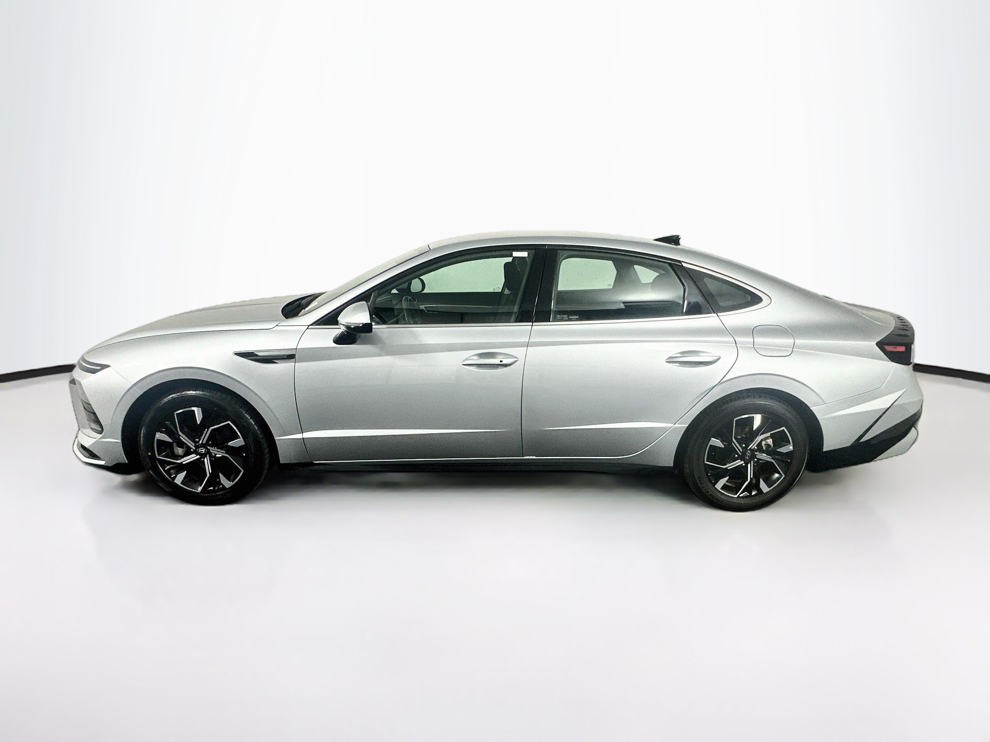 Used 2025 Hyundai Sonata SEL FWD image 4