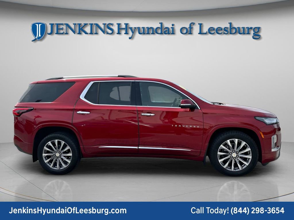 Used 2022 Chevrolet Traverse Premier FWD image 3