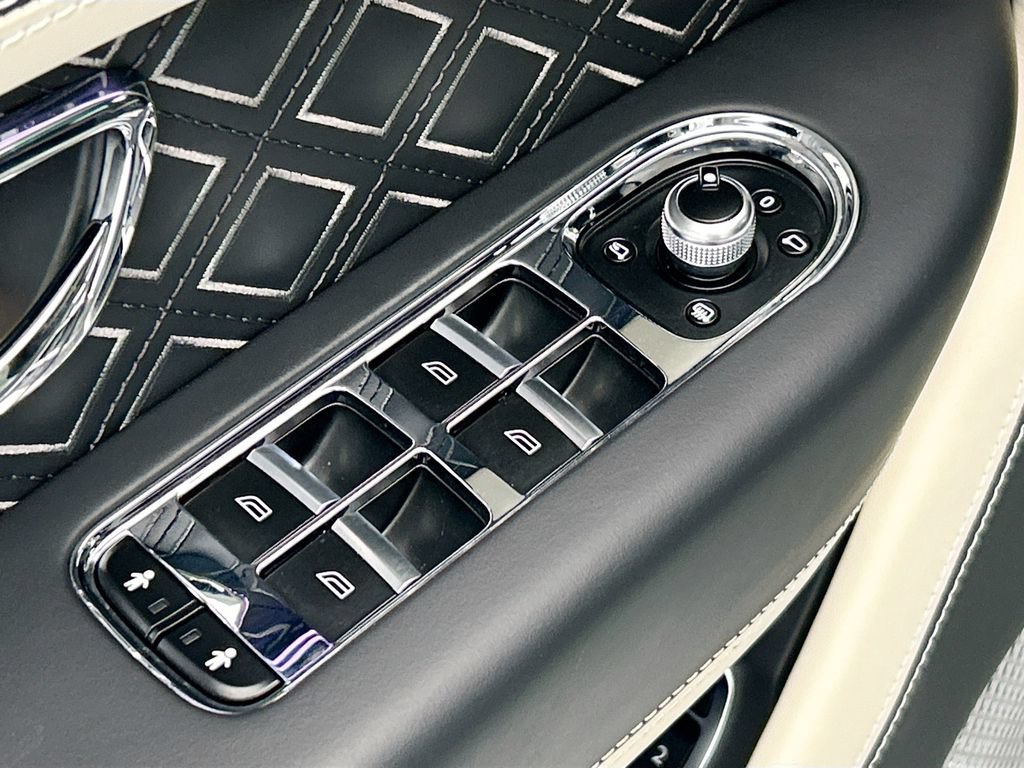 Used 2023 Bentley Bentayga Speed AWD/4WD image 22
