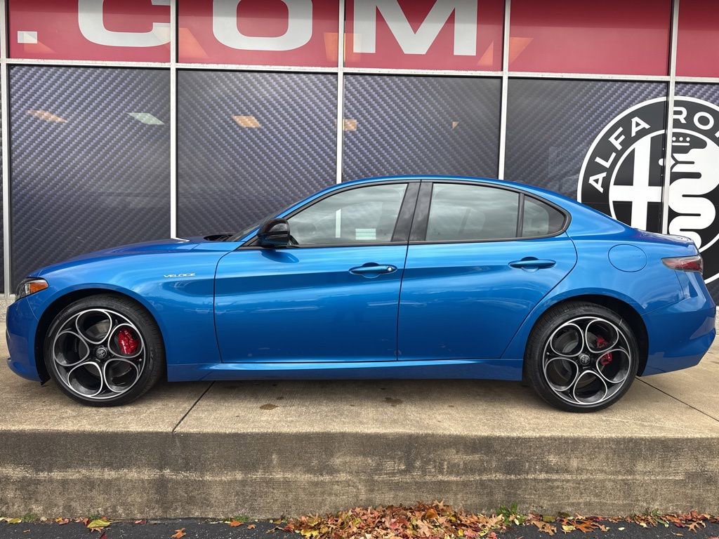 New 2025 Alfa Romeo Giulia AWD w/ Veloce Package AWD image 8