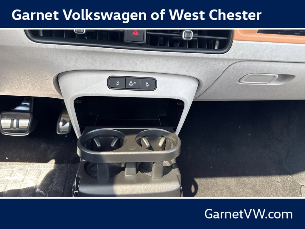 New 2025 Volkswagen ID. Buzz 1st Edition AWD/4WD image 32