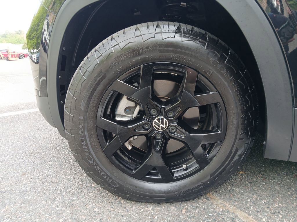 Used 2025 Volkswagen Atlas Peak Edition SE image 27