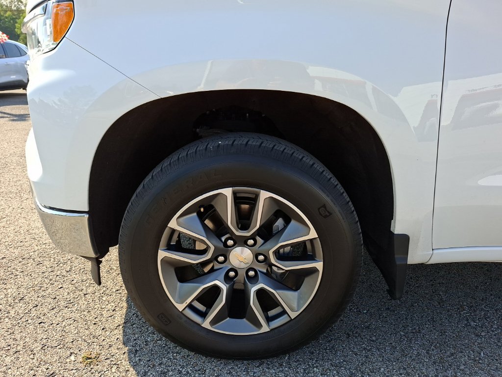 Used 2023 Chevrolet Silverado 1500 LT AWD/4WD image 10