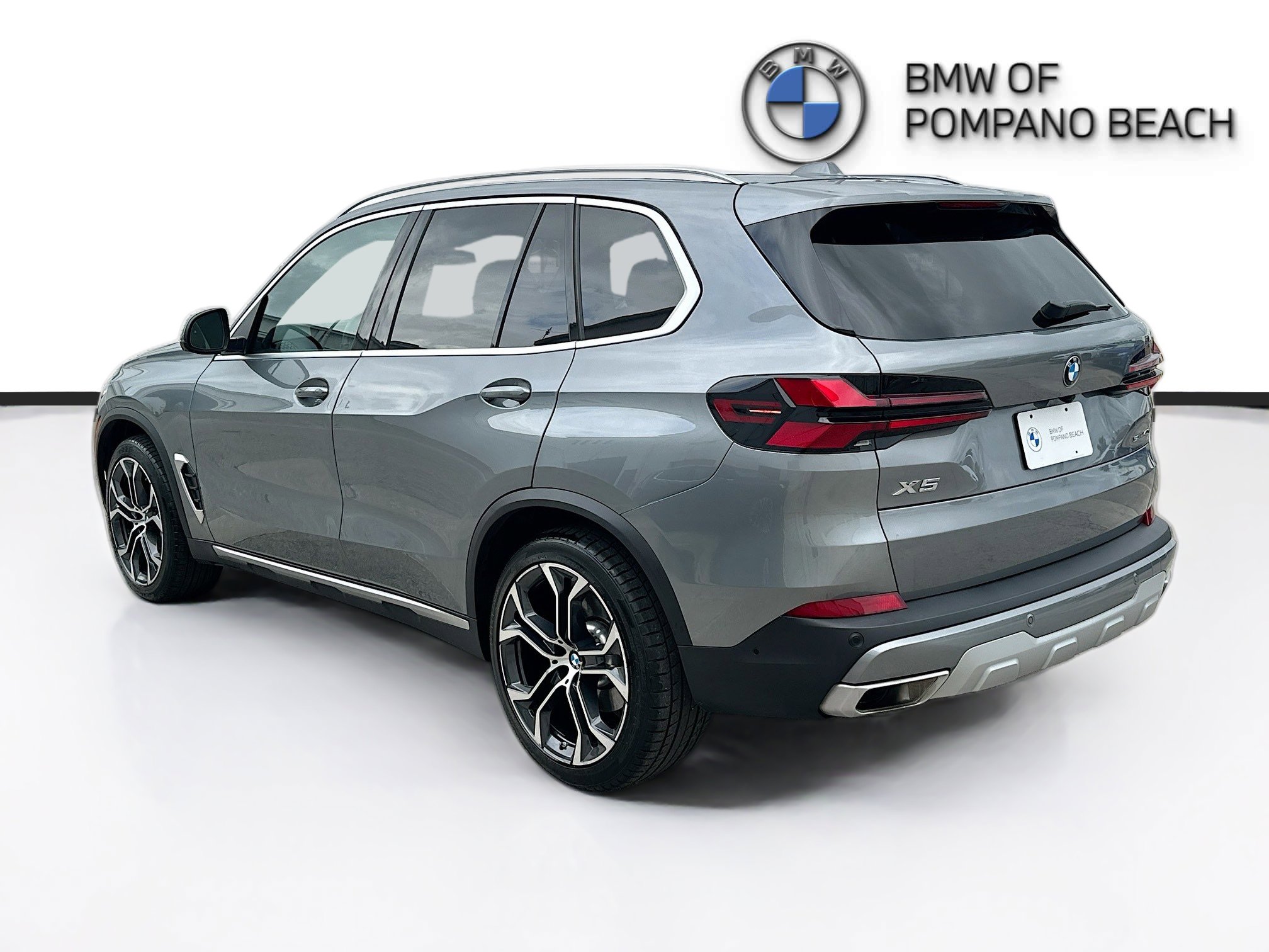 Used 2024 BMW X5 sDrive40i w/ Parking Assistance Package RWD image 5