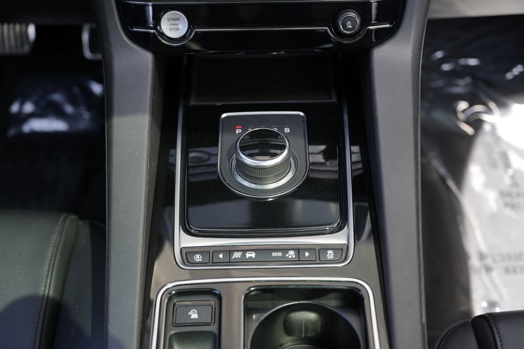 Used 2019 Jaguar F-PACE Premium image 45