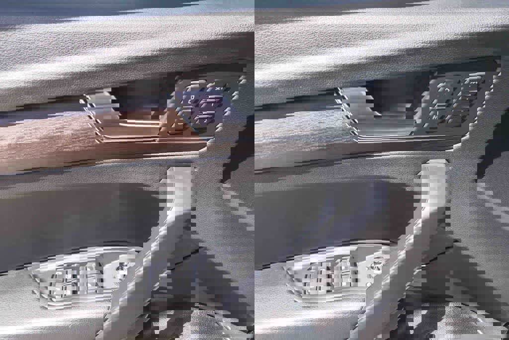 Used 2021 Audi Q5 Premium w/ Convenience Package image 18