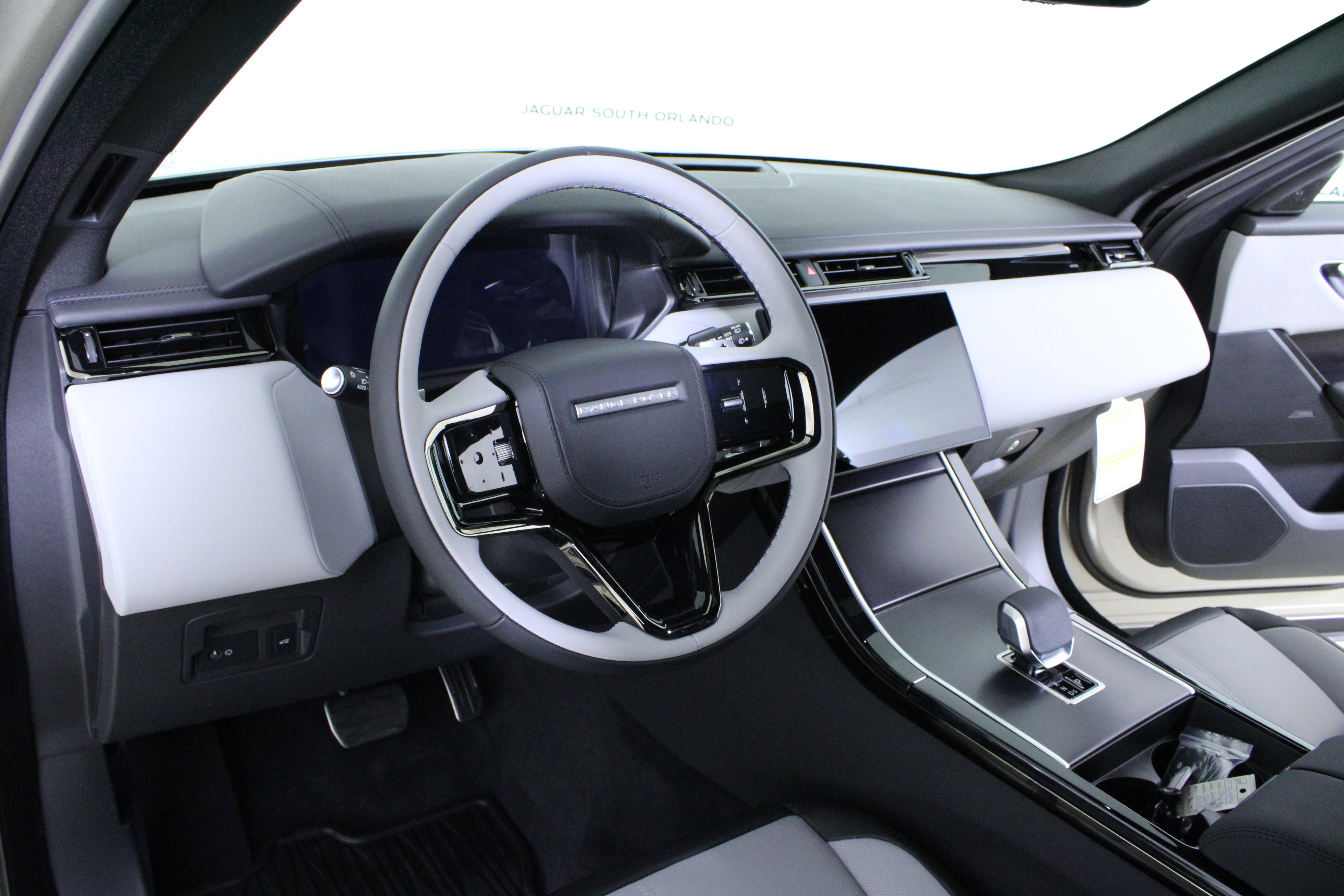New 2026 Land Rover Range Rover Velar Dynamic SE AWD/4WD image 16