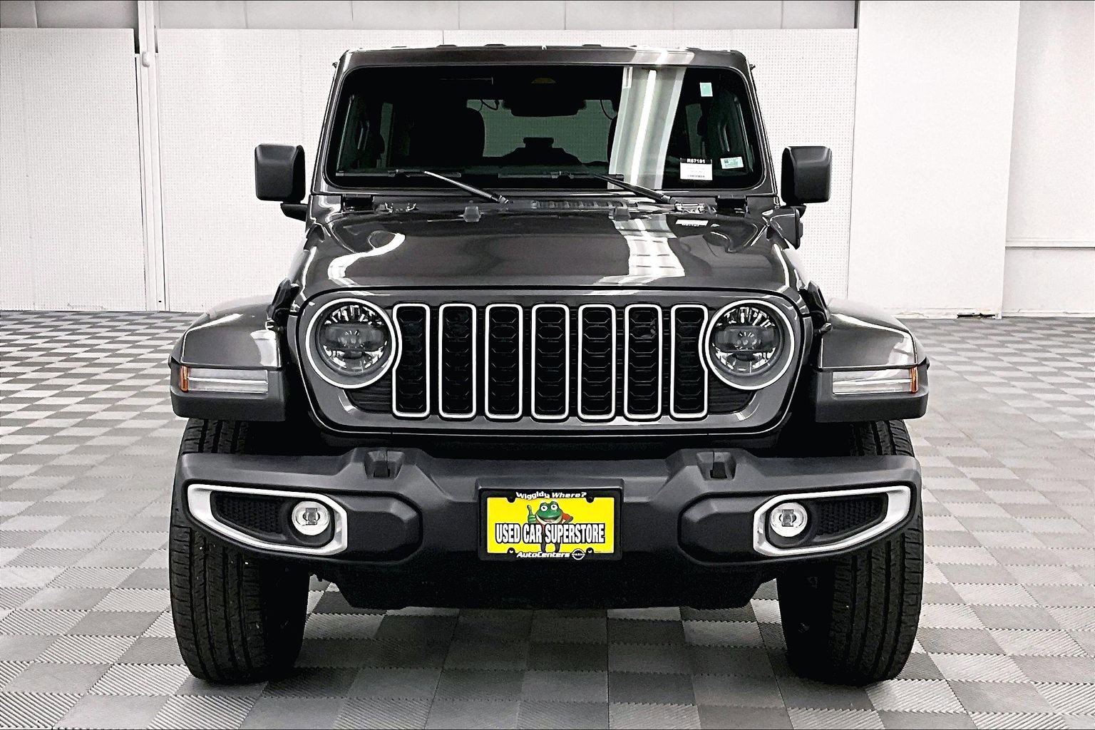 Used 2025 Jeep Wrangler Unlimited Sahara w/ Safety Group AWD/4WD image 4
