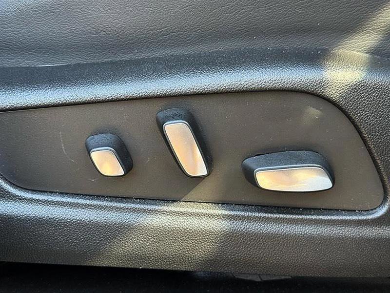 Used 2023 Cadillac XT6 Premium Luxury image 27