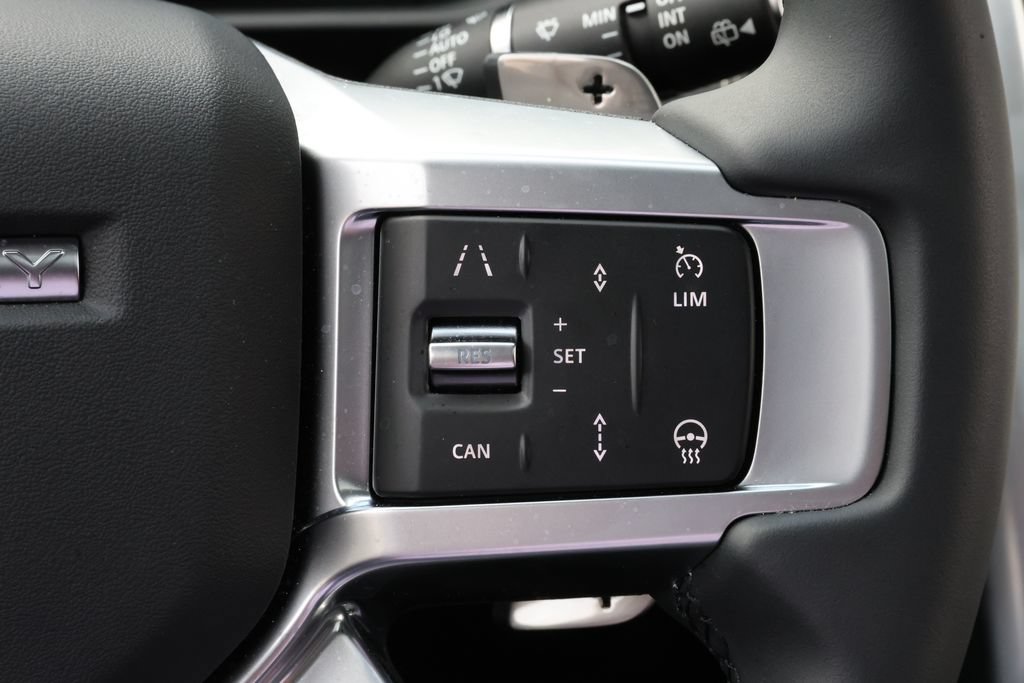 Used 2025 Land Rover Discovery Dynamic SE AWD/4WD image 19