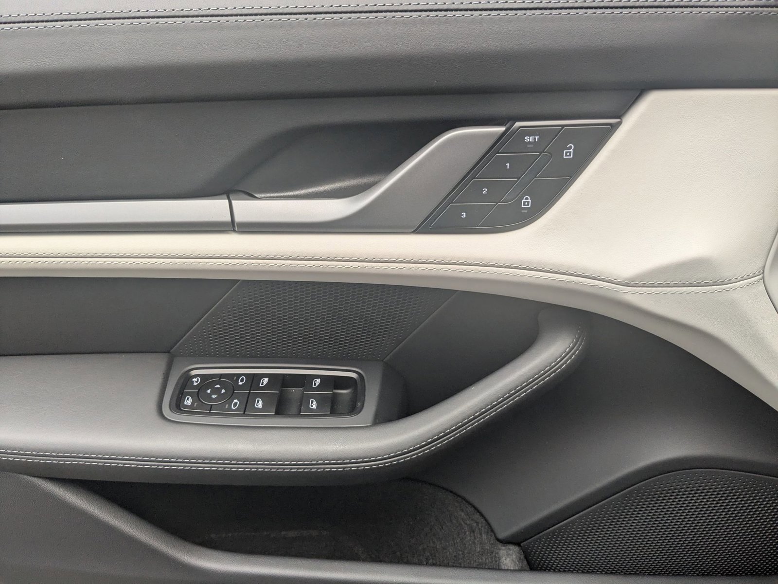 New 2025 Porsche Taycan image 13