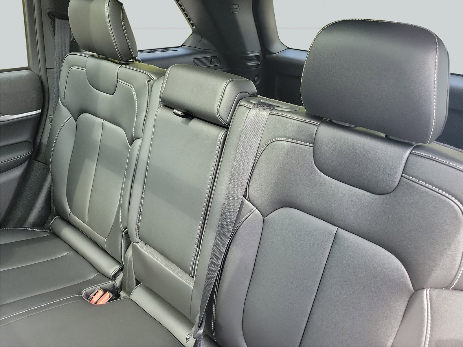 New 2027 Jeep Grand Cherokee Limited RWD image 27