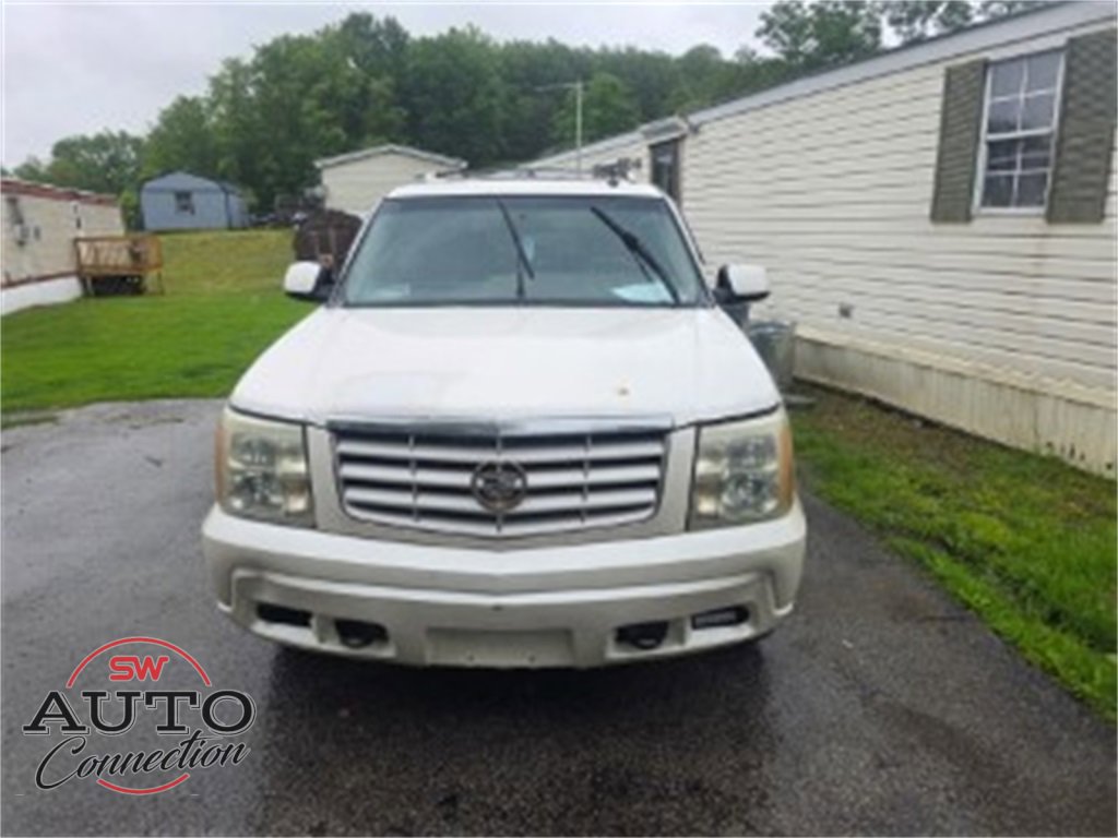 Used 2002 Cadillac Escalade AWD image 2