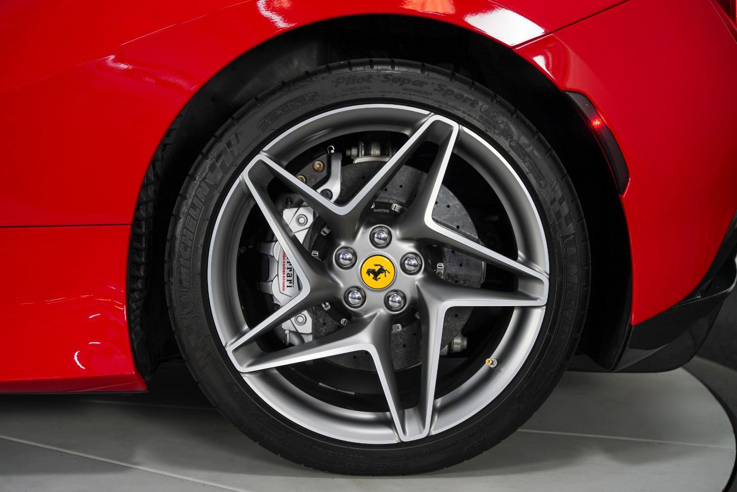 Used 2021 Ferrari F8 Tributo RWD image 23