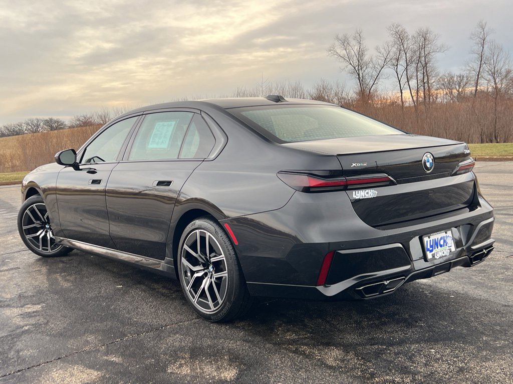 Used 2023 BMW 760i xDrive image 2