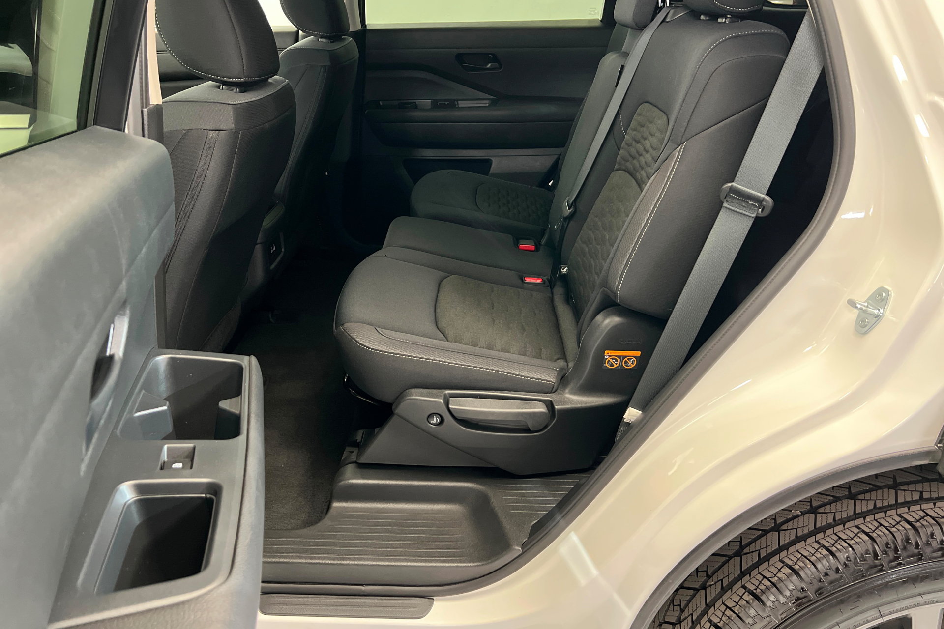 Used 2025 Nissan Pathfinder S FWD image 23