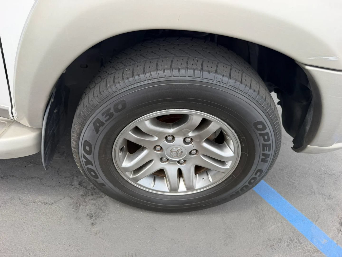 Used 2004 Toyota Sequoia SR5 RWD image 30