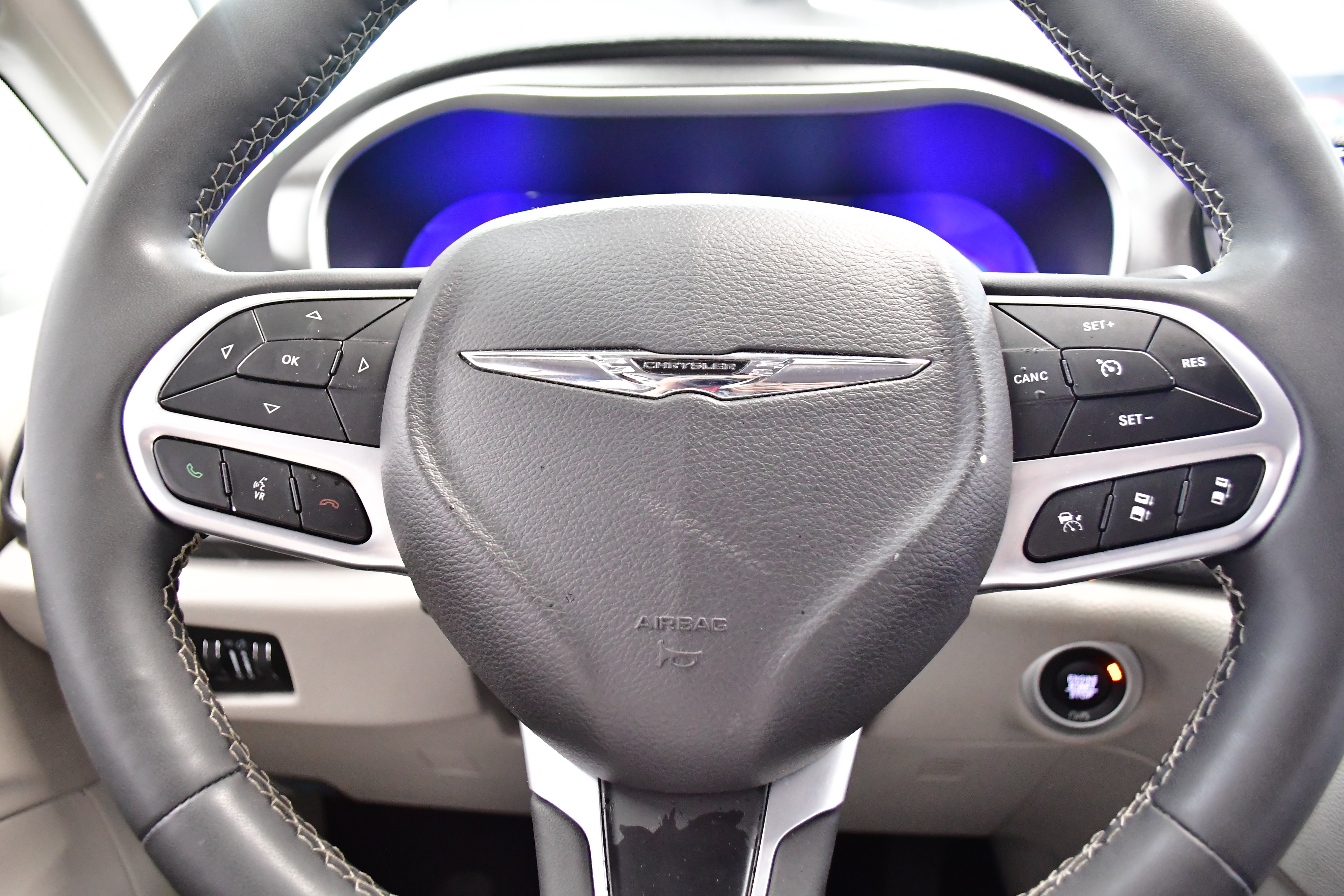 Used 2024 Chrysler Pacifica Touring-L FWD image 22