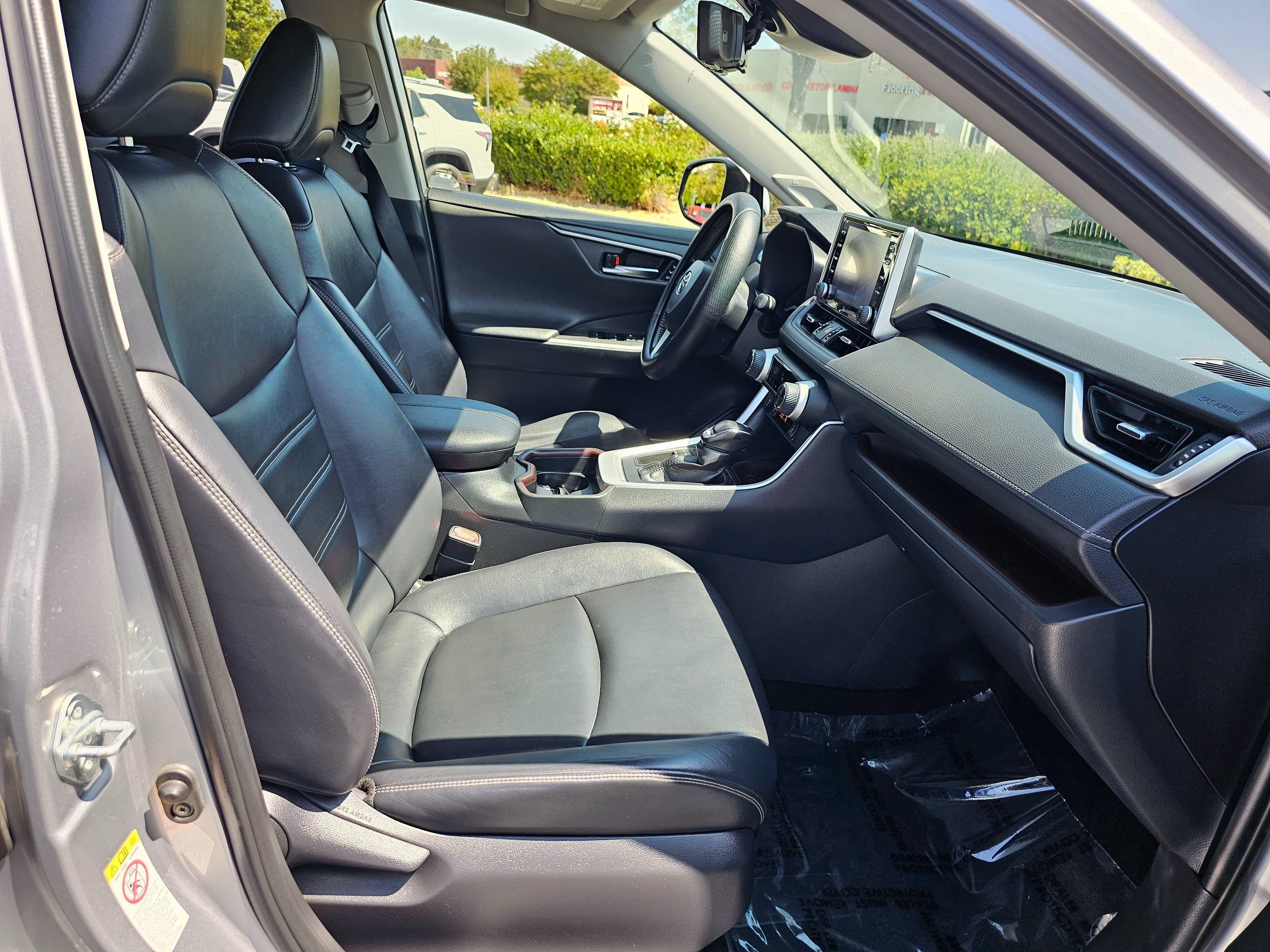 Used 2019 Toyota RAV4 Limited w/ Carpet Mat Package FWD image 33
