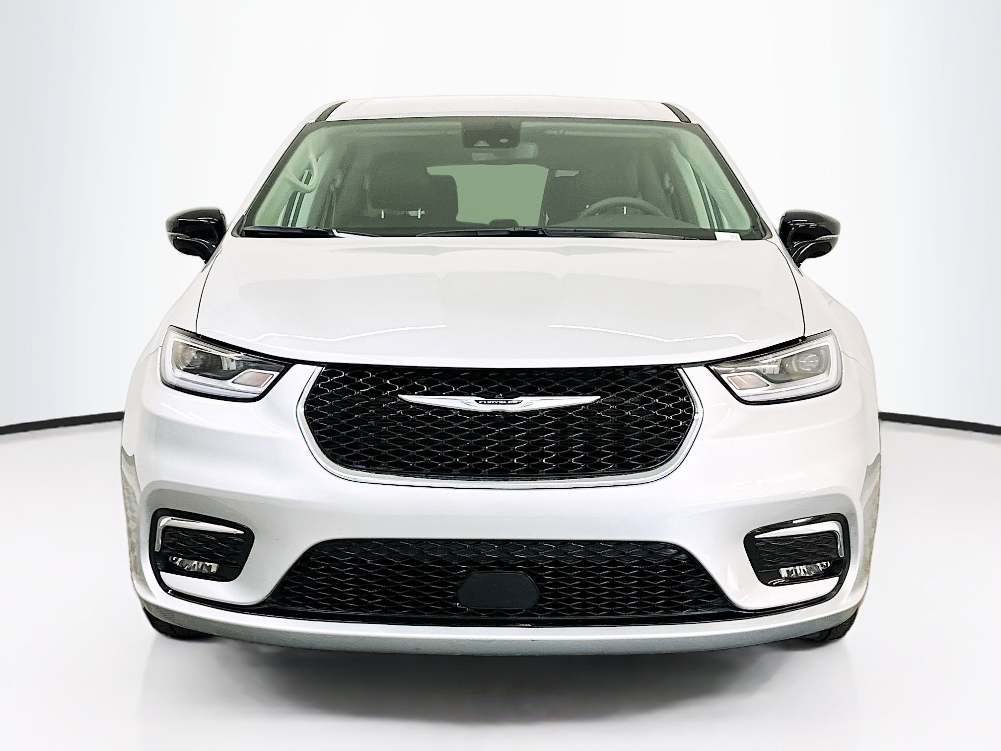 Used 2024 Chrysler Pacifica Touring-L image 2