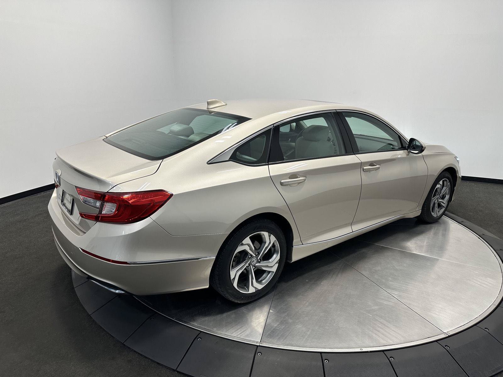 Used 2018 Honda Accord EX image 7