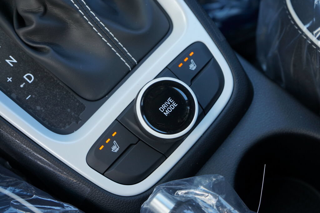 New 2025 Hyundai Venue Limited FWD image 13