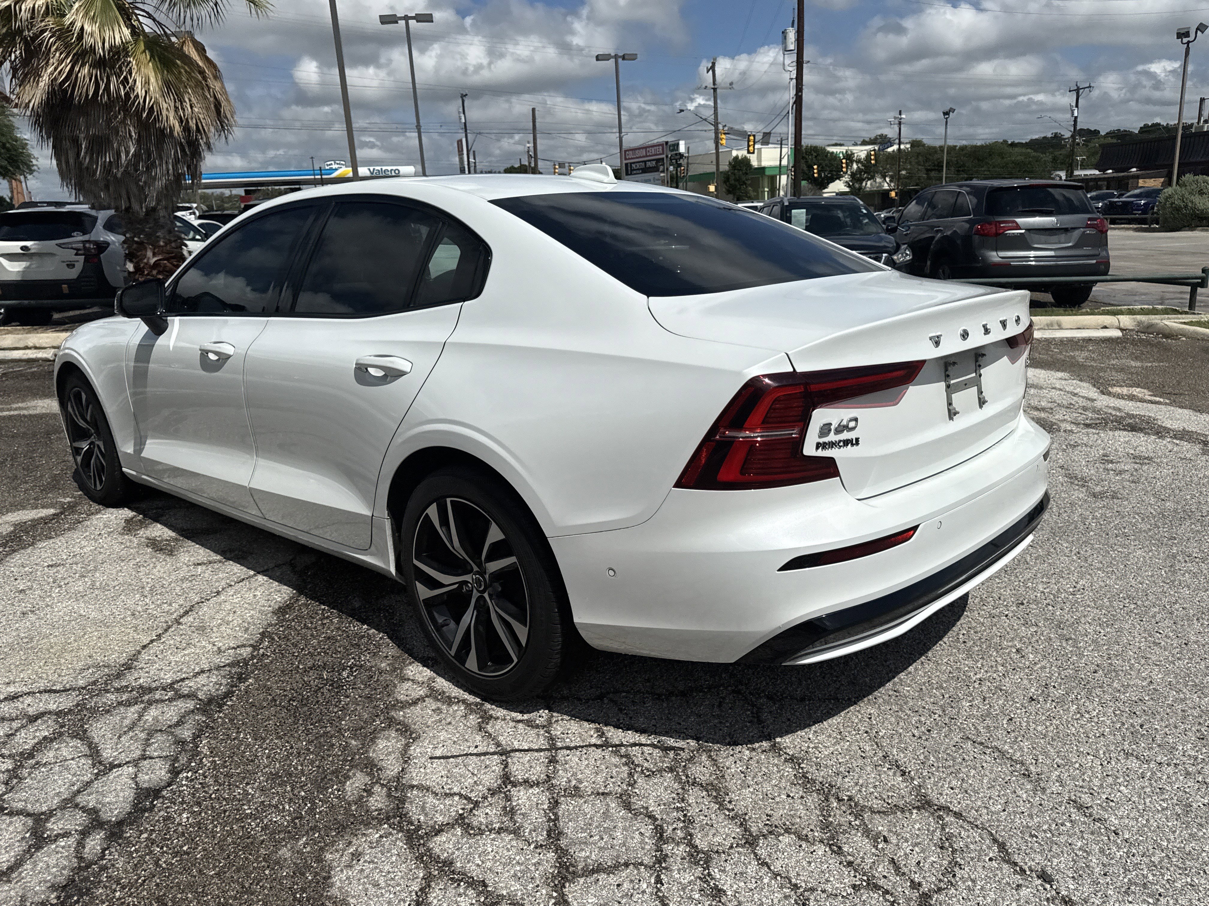Used 2023 Volvo S60 B5 Plus w/ Climate Package FWD image 5