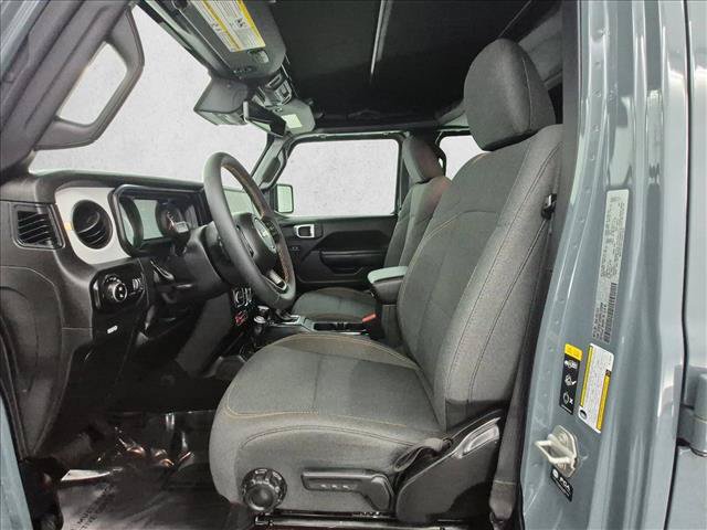 Certified 2024 Jeep Gladiator Sport AWD/4WD image 16