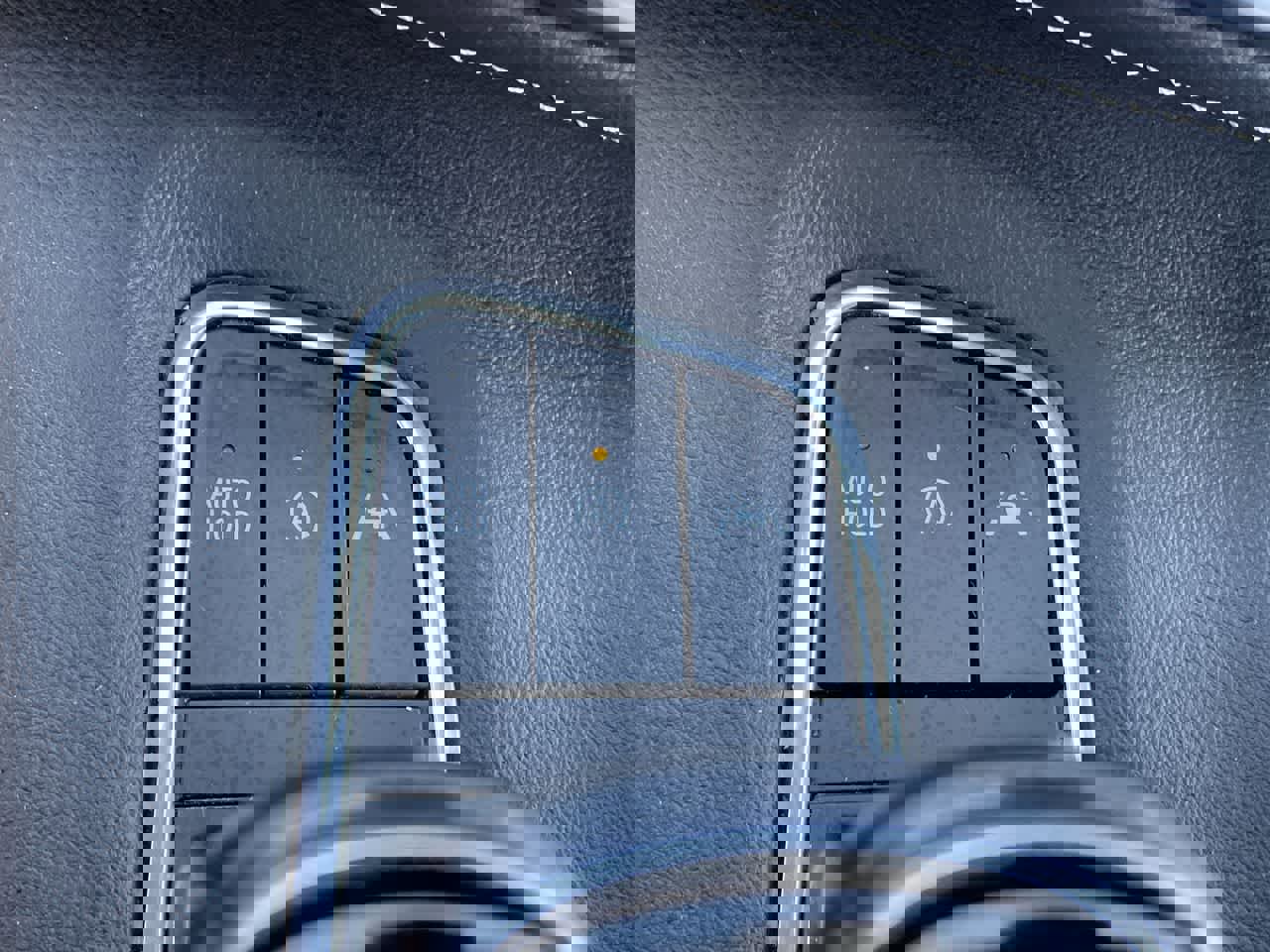 Used 2021 Cadillac Escalade ESV Premium Luxury w/ Performance Package image 35