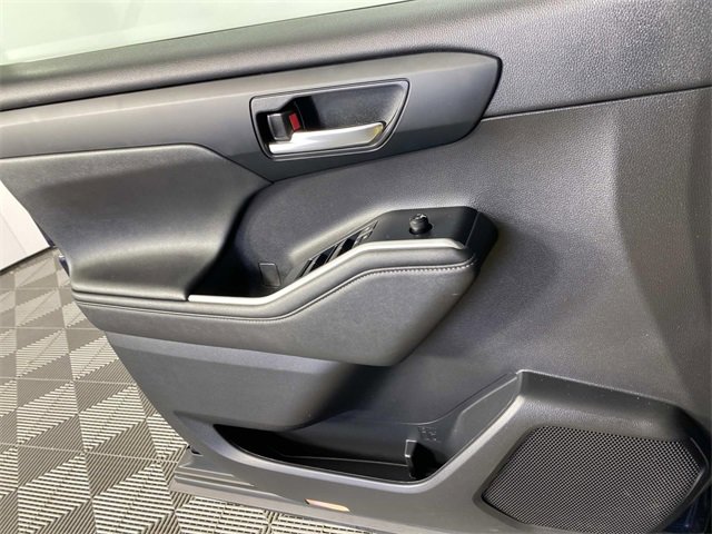 Used 2023 Toyota Highlander XLE image 26