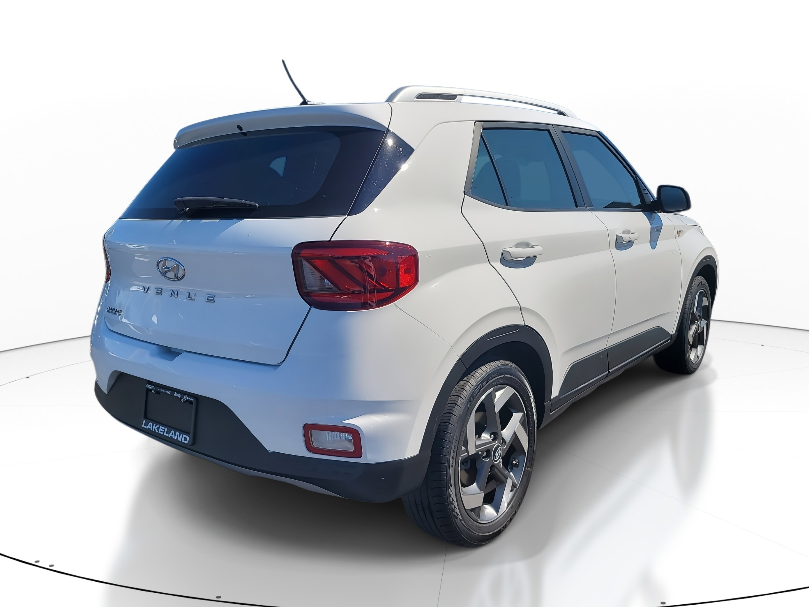 Used 2024 Hyundai Venue SEL image 4