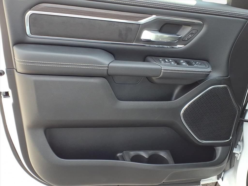 New 2026 RAM 1500 Laramie w/ Sport Appearance Package AWD/4WD image 9