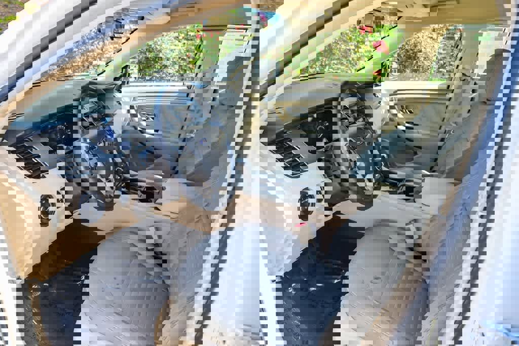 Used 2013 Ford Taurus SE image 16