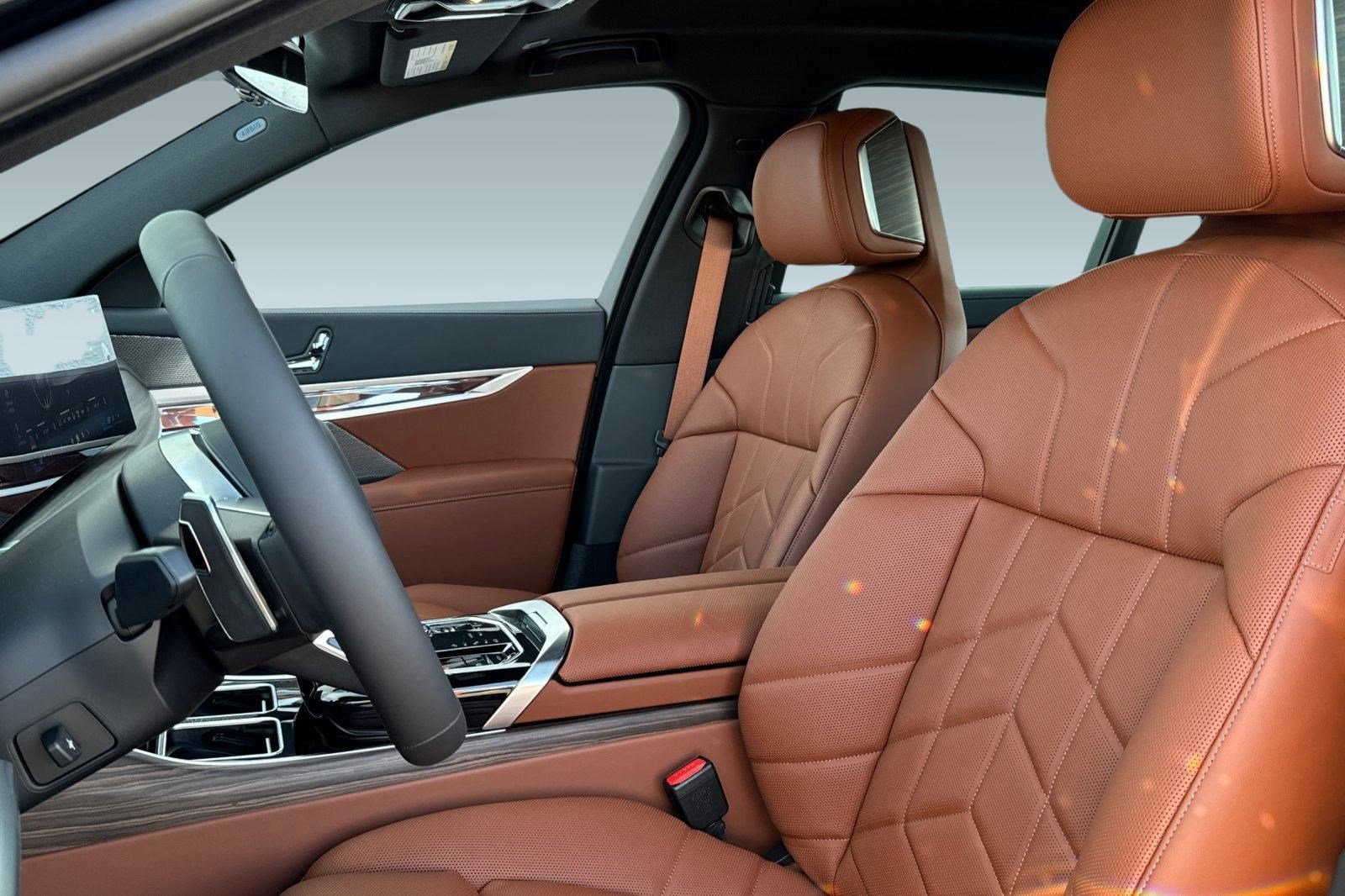 New 2026 BMW 750e xDrive image 5