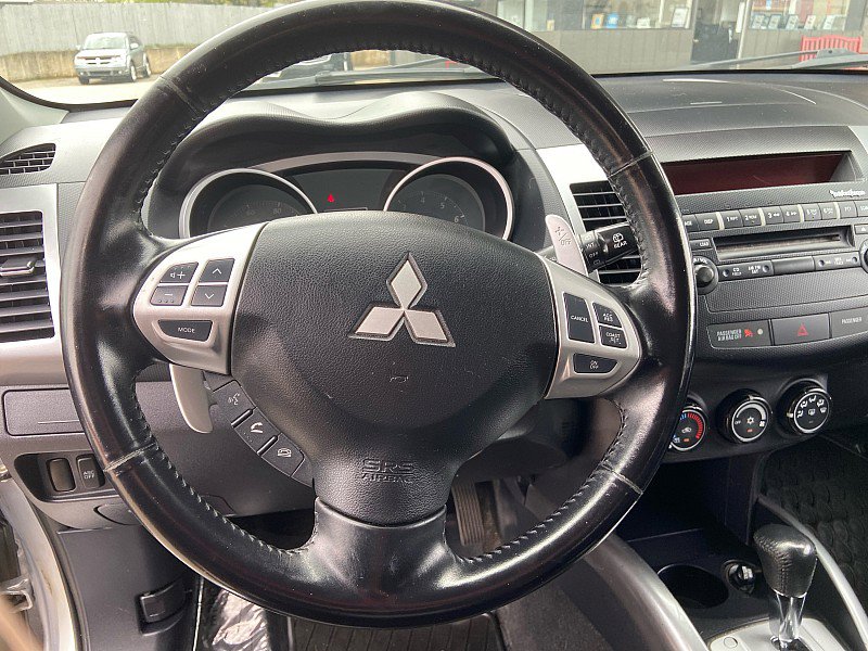 Used 2009 Mitsubishi Outlander SE image 13