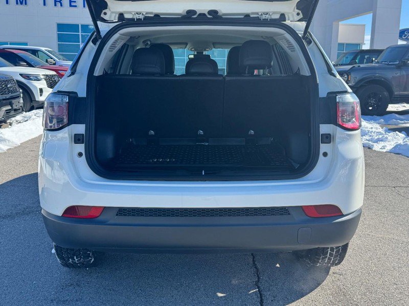 Used 2021 Jeep Compass Latitude w/ Convenience Group image 4