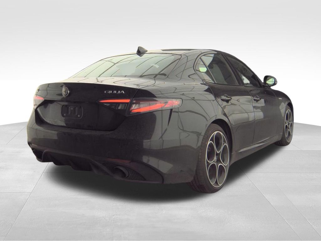 Used 2024 Alfa Romeo Giulia Veloce AWD/4WD image 19