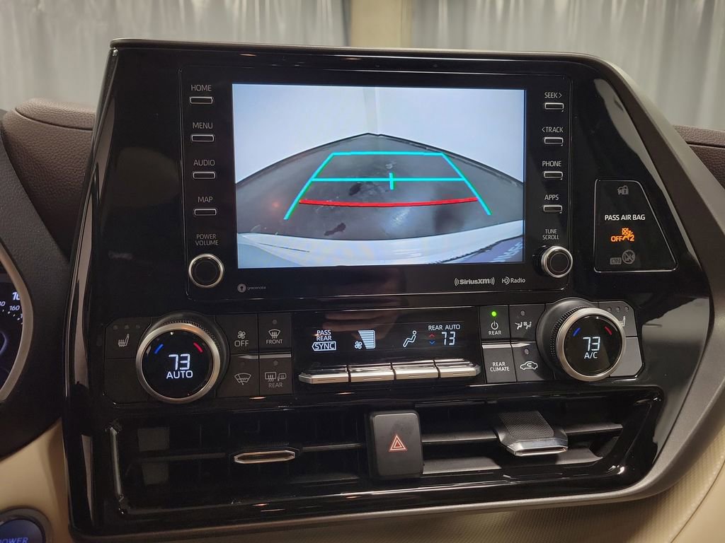 Used 2021 Toyota Highlander XLE image 17