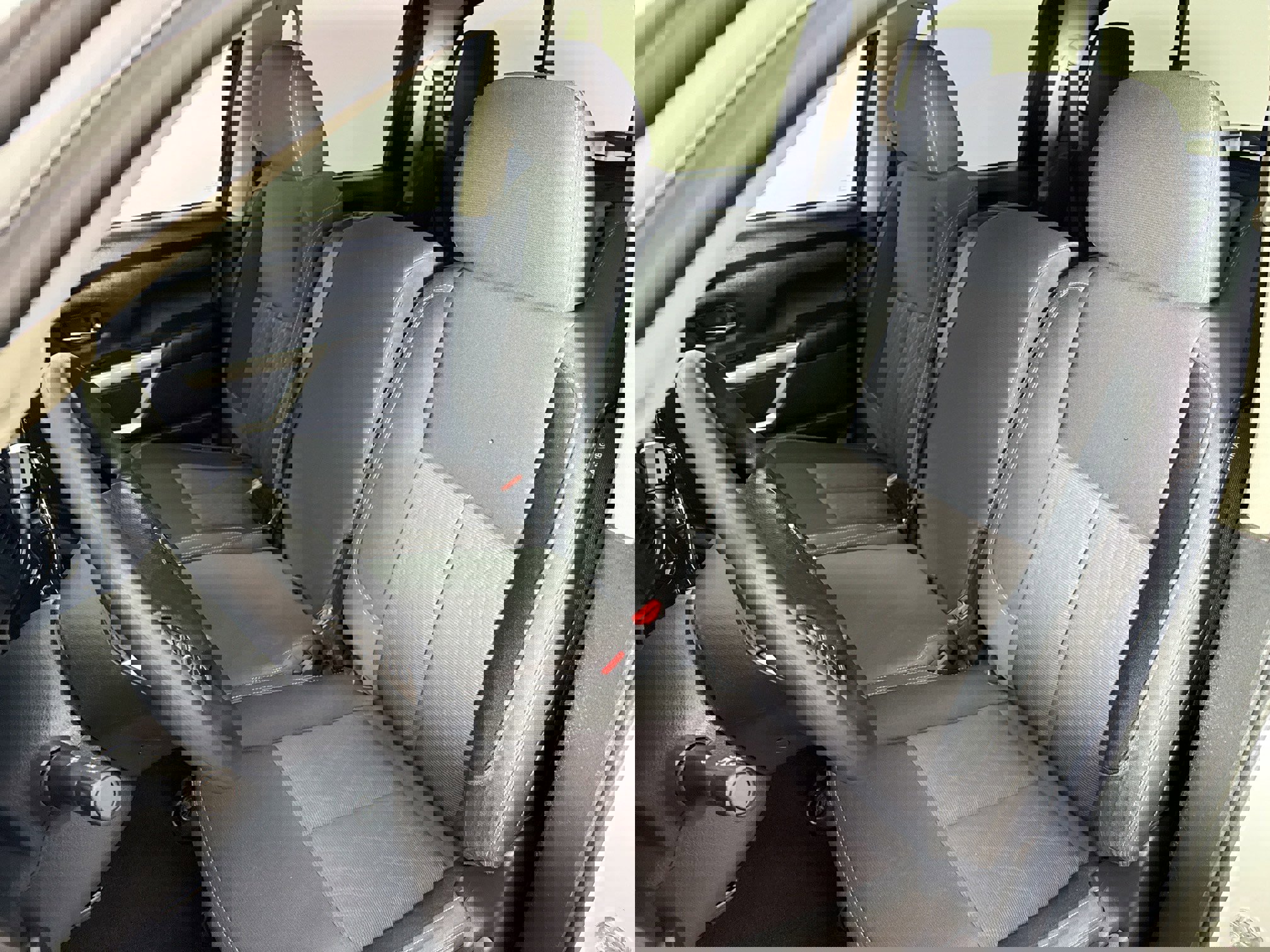 Used 2022 Nissan Titan SV image 17