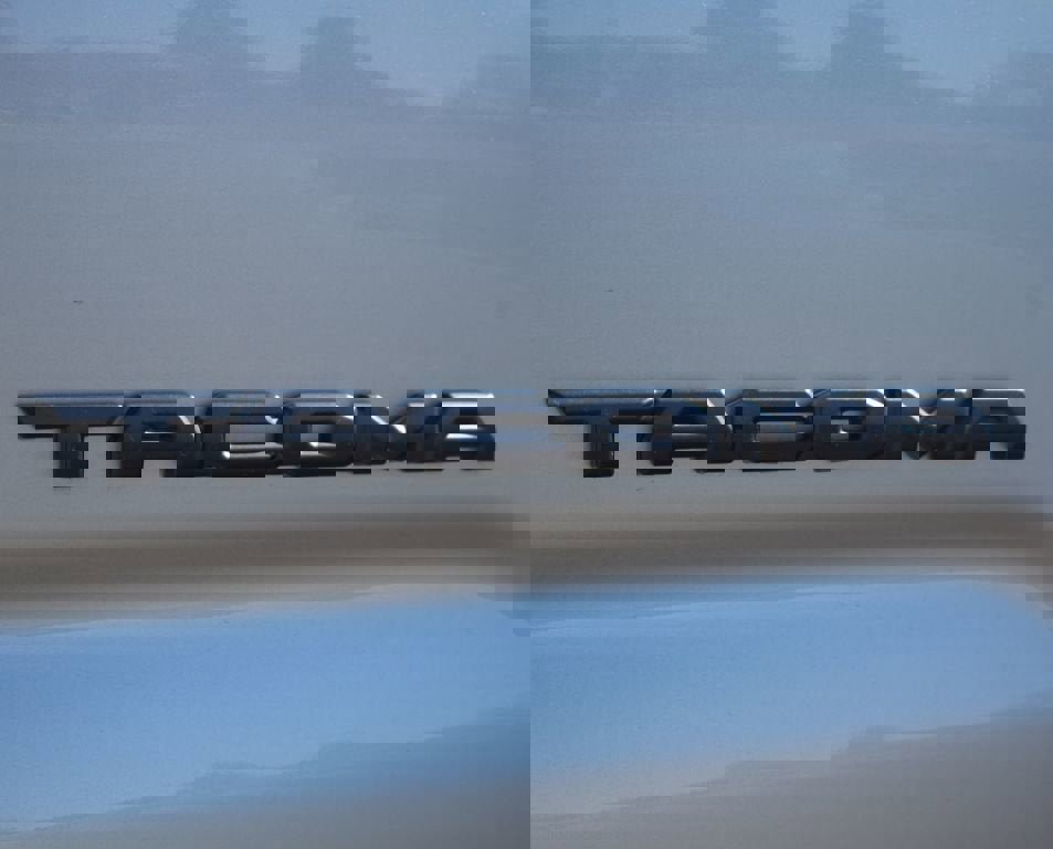 Used 2021 Toyota Tacoma TRD Sport w/ Technology Package image 17