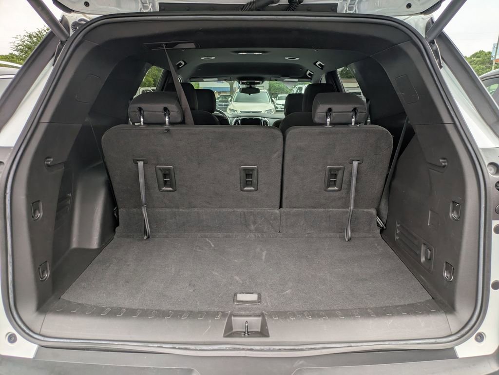 Used 2022 Chevrolet Traverse LT FWD image 19