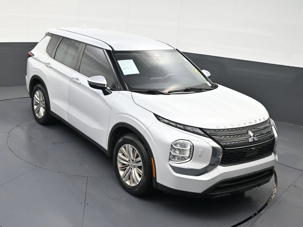 Used 2022 Mitsubishi Outlander ES image 18